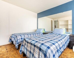 5 chambres, fer et planche à repasser, Wi-Fi, draps fournis