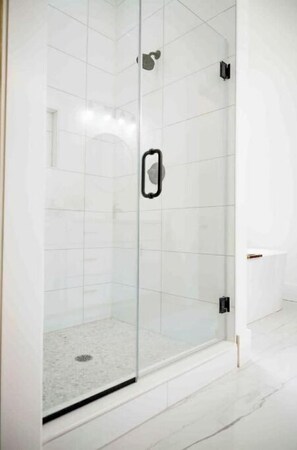 Bathroom - A Peaceful and Spacious Luxury Home! (Atlanta)