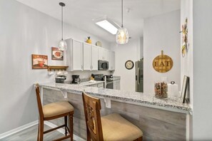 Fridge, microwave, oven, stovetop - Ground floor 2BR unit in Bahama Bay (Davenport)