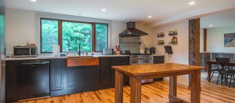 Large Family Friendly Home - Minutes from Smuggs Ski Resort!