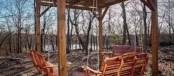 Beautiful Cabin with View of Private Lake, Hot Tub & Outdoor Swings!