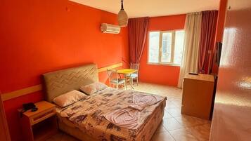 1 bedroom, blackout drapes, soundproofing, free WiFi