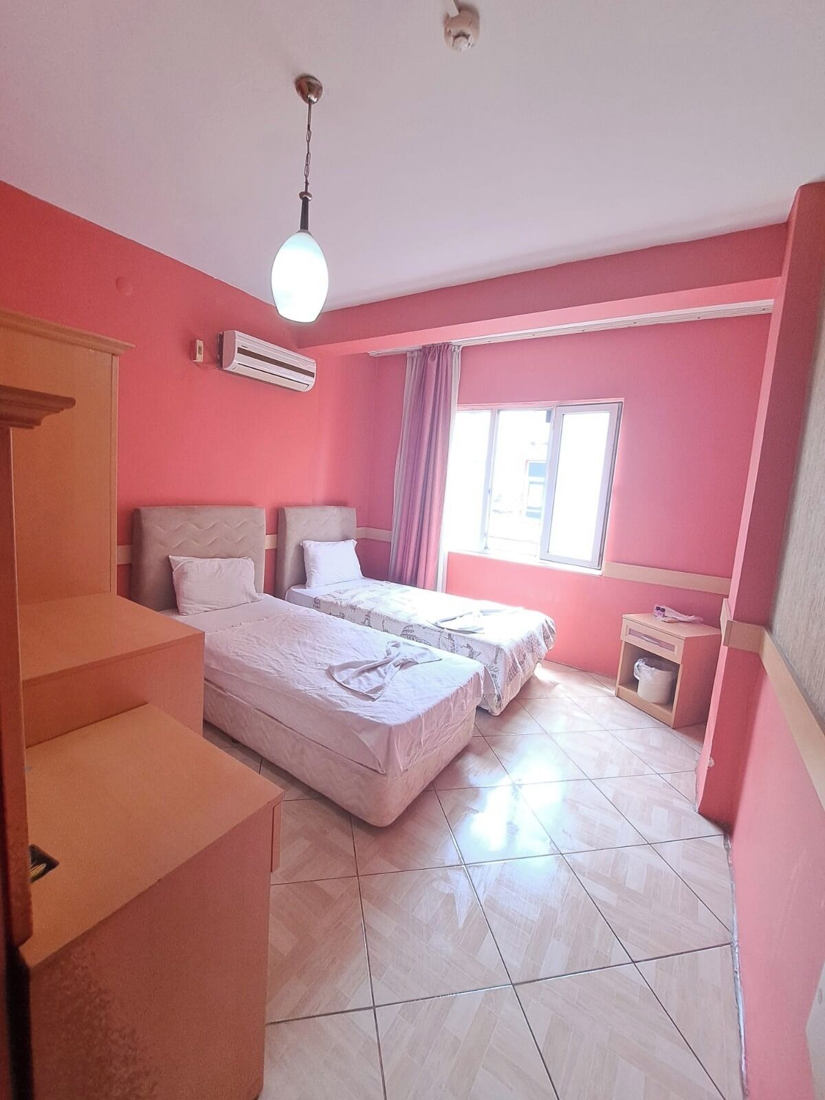 Economy Twin Room, 1 Bedroom | In-room dining