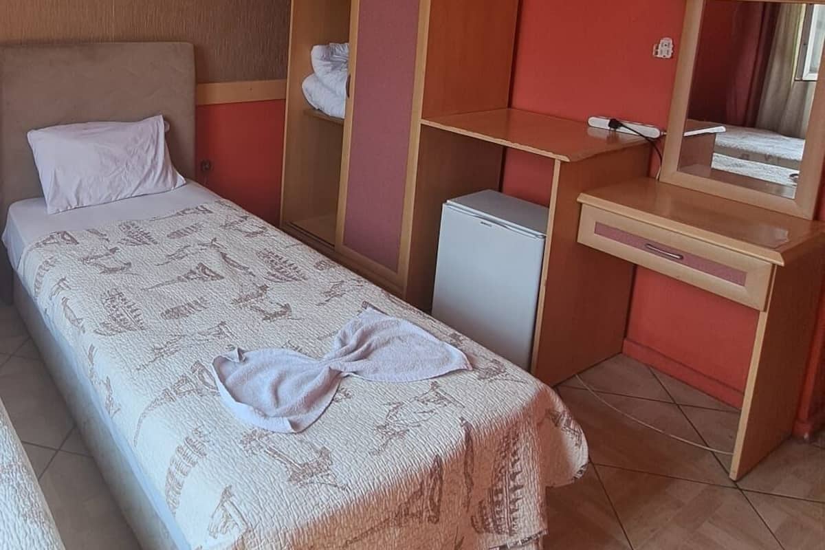 Economy Single Room, 1 Bedroom, City View | Living area