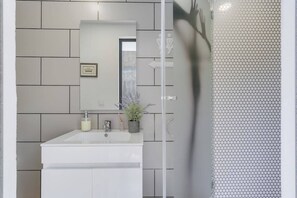 Hair dryer, shampoo - Casa Amarela with Heated Pool & games area (Funchal)