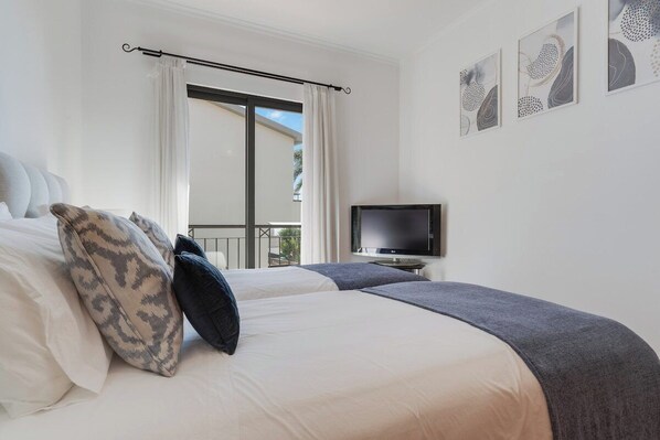 1 chambre, bureau, fer et planche à repasser, Wi-Fi gratuit