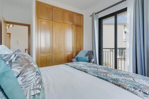 3 bedrooms, desk, iron/ironing board, WiFi (free) - Casa Amarela with Heated Pool & games area (Funchal)