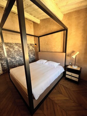 3 habitaciones, tabla de planchar con plancha, wifi y ropa de cama