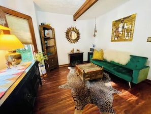 Smart TV y chimenea 