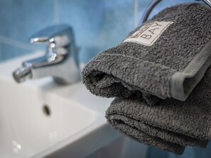 Dusche, Haartrockner, Bidet, Handtücher
