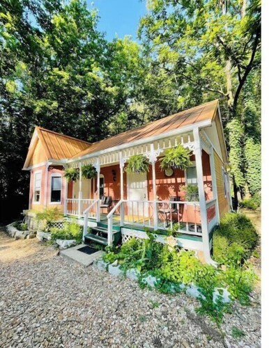 Downtown Couples Paradise