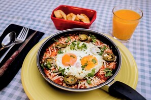 Desayuno de cocina local todos los días (con cargo) 