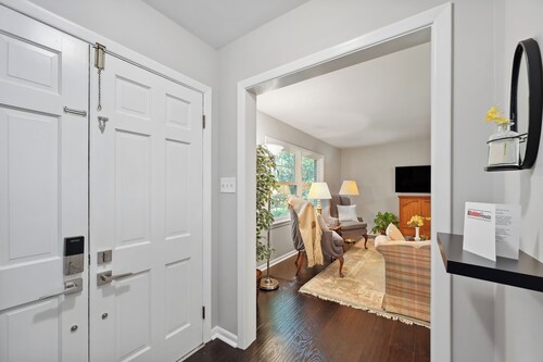 Greensboro Golf Getaway - 9 Mi to Downtown!