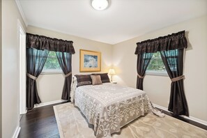3 bedrooms, desk, WiFi, bed sheets - Greensboro Golf Getaway - 9 Mi to Downtown! (Greensboro)