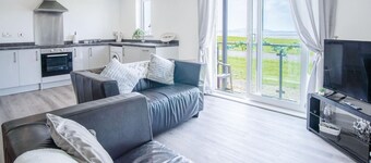Beach View - 2 Bedroom Apartment - Llanelli
