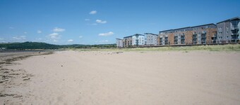 Beach View - 2 Bedroom Apartment - Llanelli