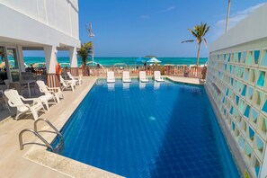 Outdoor pool - Hotel Bahia Sardina (San Andrés)