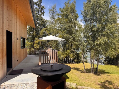 Spacieux chalet neuf décoré avec soins