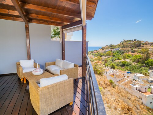 Cubo's Gibralfaro Townhouse / malaga center / views / parking included