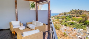 Cubo's Gibralfaro Townhouse / malaga center / views / parking included