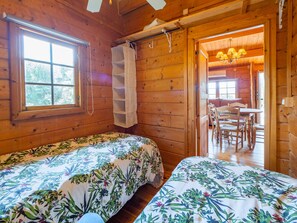 2 chambres, fer et planche Ă repasser, draps fournis