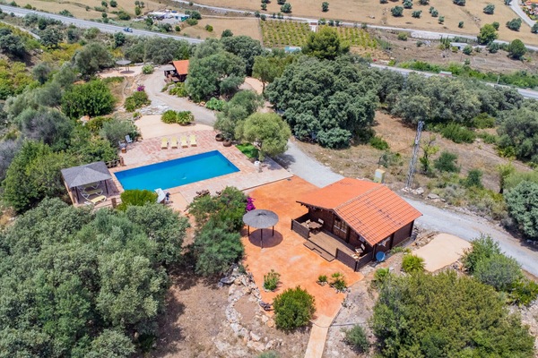 Natural space with two wooden cabins, ideal for independent families or friends. natural experience.