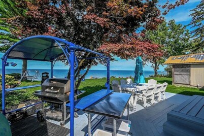 Nautica Beach House on Lake Ontario