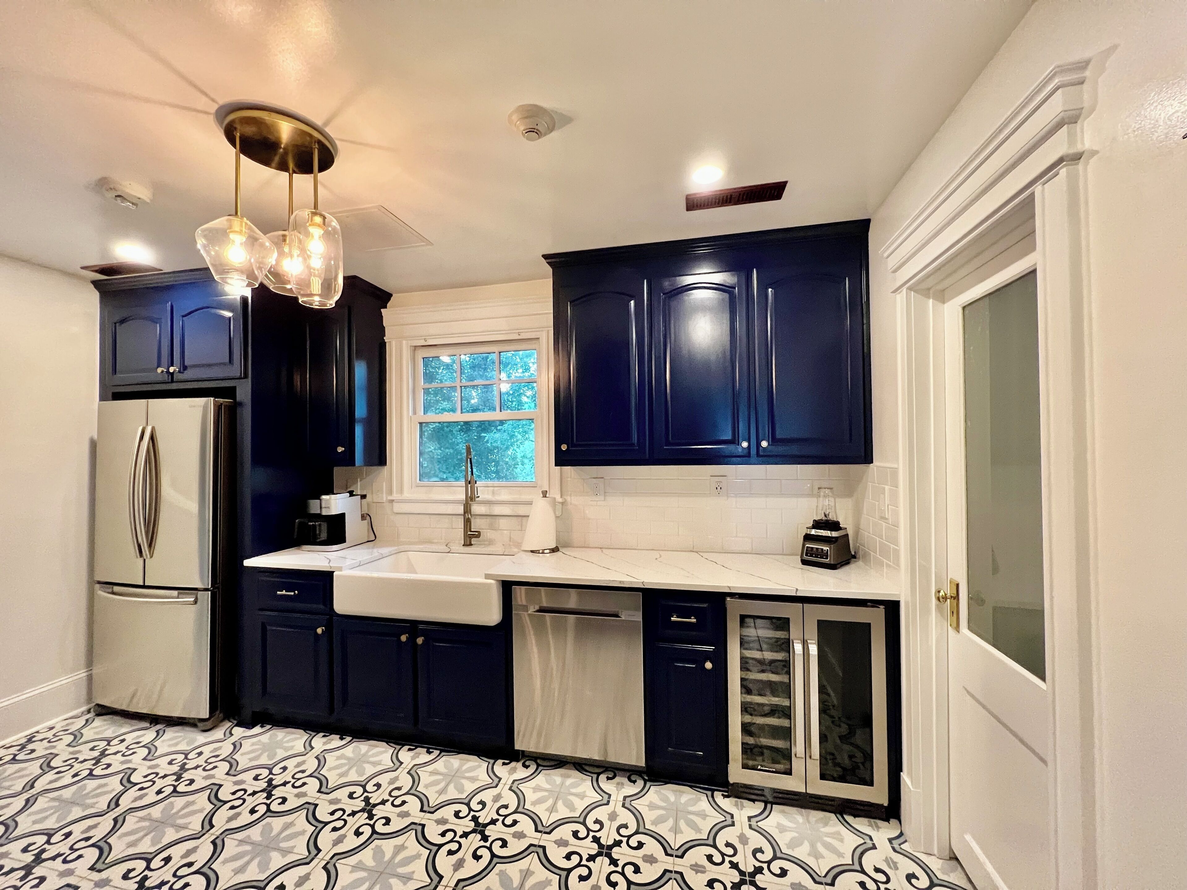 Kylskåp, mikrovågsugn, ugn och spishäll