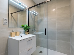 Shower, hair dryer, towels, toilet paper