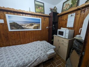1 dormitori, un bressol de viatge, wifi gratuïta i roba de llit 