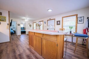 2 bedrooms, WiFi, bed sheets