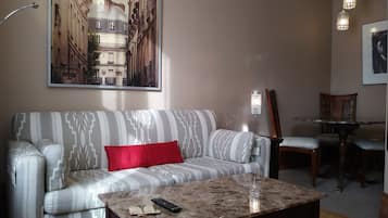 Deluxe Condo, 1 Queen Bed with Sofa bed, Non Smoking, City View | Living area