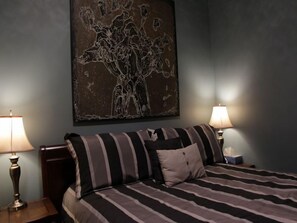Deluxe Condo, 1 Queen Bed with Sofa bed, Non Smoking, River View | 1 bedroom, premium bedding, down duvets, pillow-top beds - Vieux-Old Farnham Appart Condotel1 (Farnham)