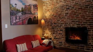 Deluxe Condo, 1 Queen Bed with Sofa bed, Non Smoking, River View | Living area