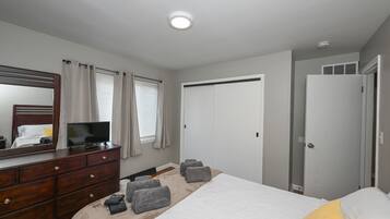 1 habitación, tabla de planchar con plancha, wifi gratis y ropa de cama