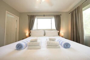 1 bedroom, iron/ironing board, WiFi, bed sheets - Here Comes The Sun ~ 3 Min To Beach (Clearwater)