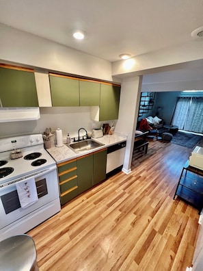 Mikrowelle, Ofen, Herdplatte, Geschirrspüler