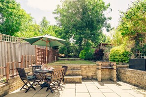 Outdoor dining - Quaint dog-friendly Cotswold cottage in Chipping Norton - Tukes Cottage (Chipping Norton)