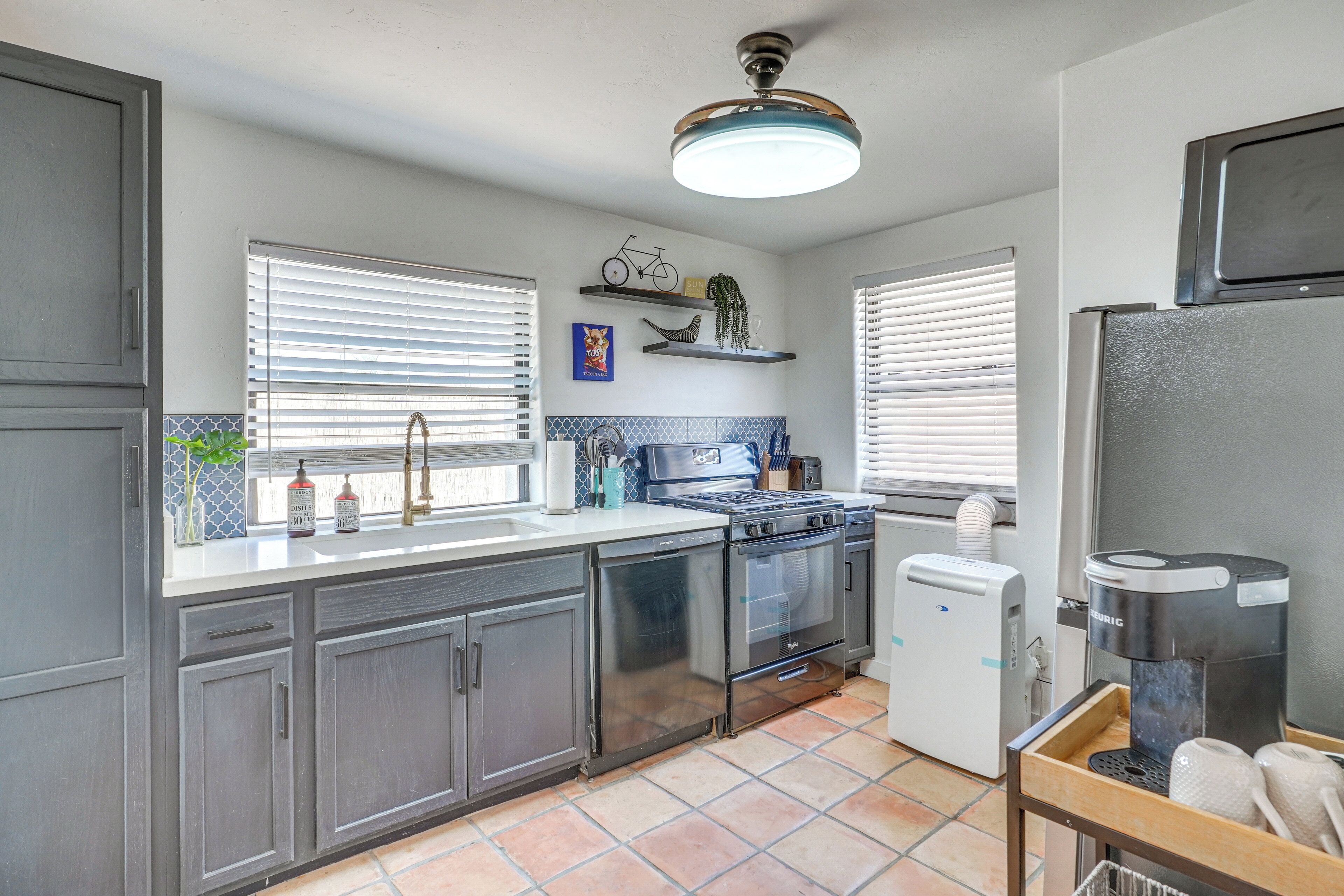 Fridge, microwave, stovetop, dishwasher