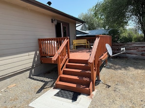 Terrace/patio - Charming 3-bedroom house with AC with wonderful views of the Beaverhead Mtns (Salmon)