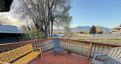 Charming 3-bedroom house with AC with wonderful views of the Beaverhead Mtns