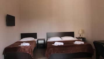 Vierbettzimmer | Schreibtisch, laptopgeeigneter Arbeitsplatz, schallisolierte Zimmer