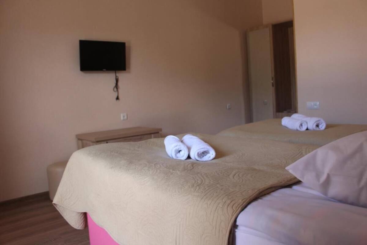 Double Room, 2 Single Beds, Non Smoking | Desk, laptop workspace, soundproofing, free WiFi
