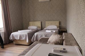 Twin Room, City View | Desk, laptop workspace, soundproofing, free WiFi