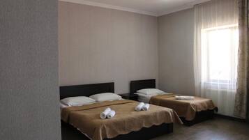 Vierbettzimmer | Schreibtisch, laptopgeeigneter Arbeitsplatz, schallisolierte Zimmer