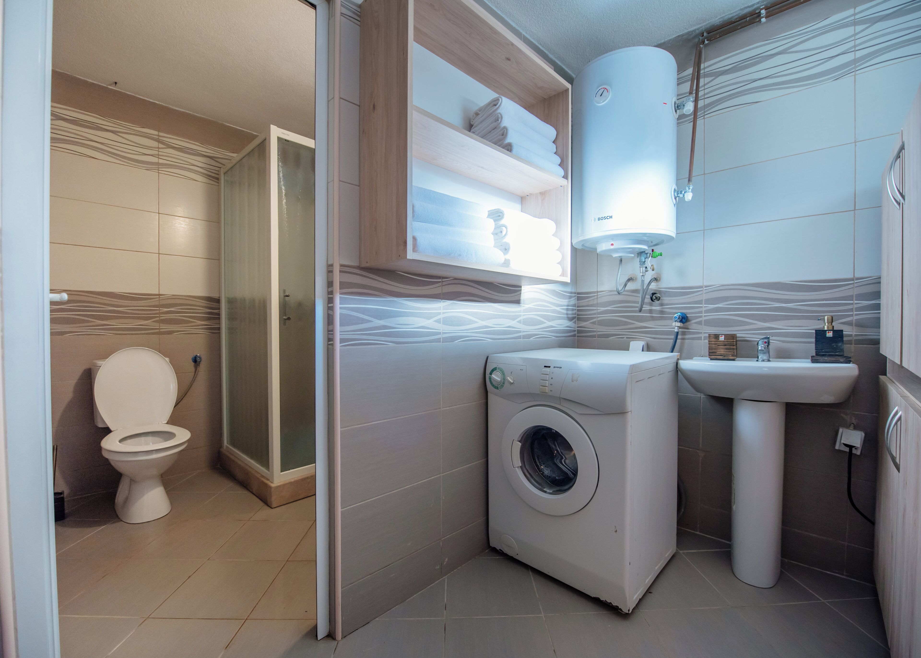 تجهيزات دش، مجففات شعر، مناشف، صابون