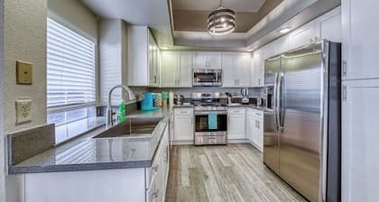 Newly Remodeled Home - 10 mins to Vegas Strip!