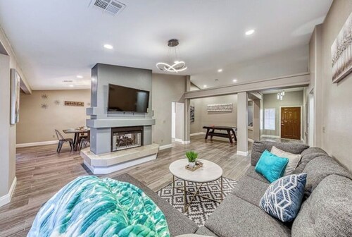 Newly Remodeled Home - 10 mins to Vegas Strip!