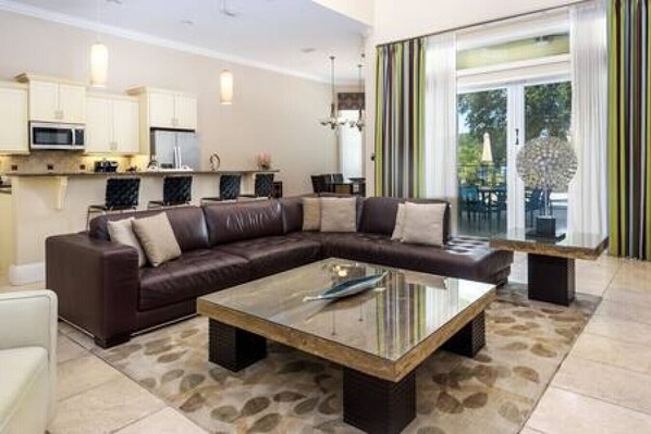 Smart-TV, Videospiele, Tischtennisplatte, Arbeitsbereiche