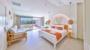 Deluxe Penthouse | 1 bedroom, in-room safe, laptop workspace, soundproofing